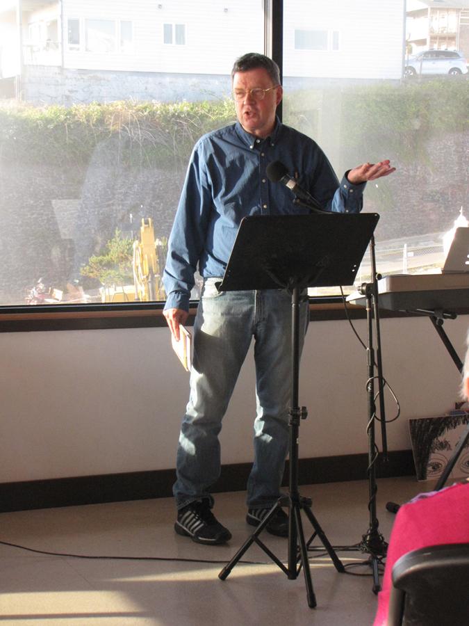 20180617 Casey Reads in Newport
