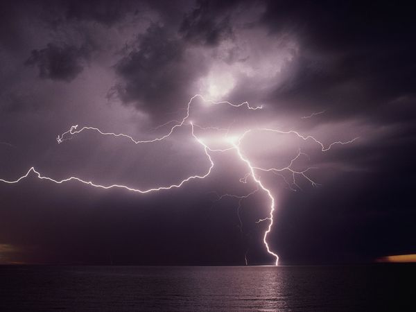 lightning-over-water 270 600x450